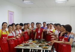 南寧月嫂娘子軍家政致：愛美的寶媽們，春節(jié)不增重你得這樣吃哦！
